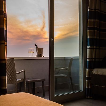 Hotel Giulia Лидо Ди Камайоре Екстериор снимка
