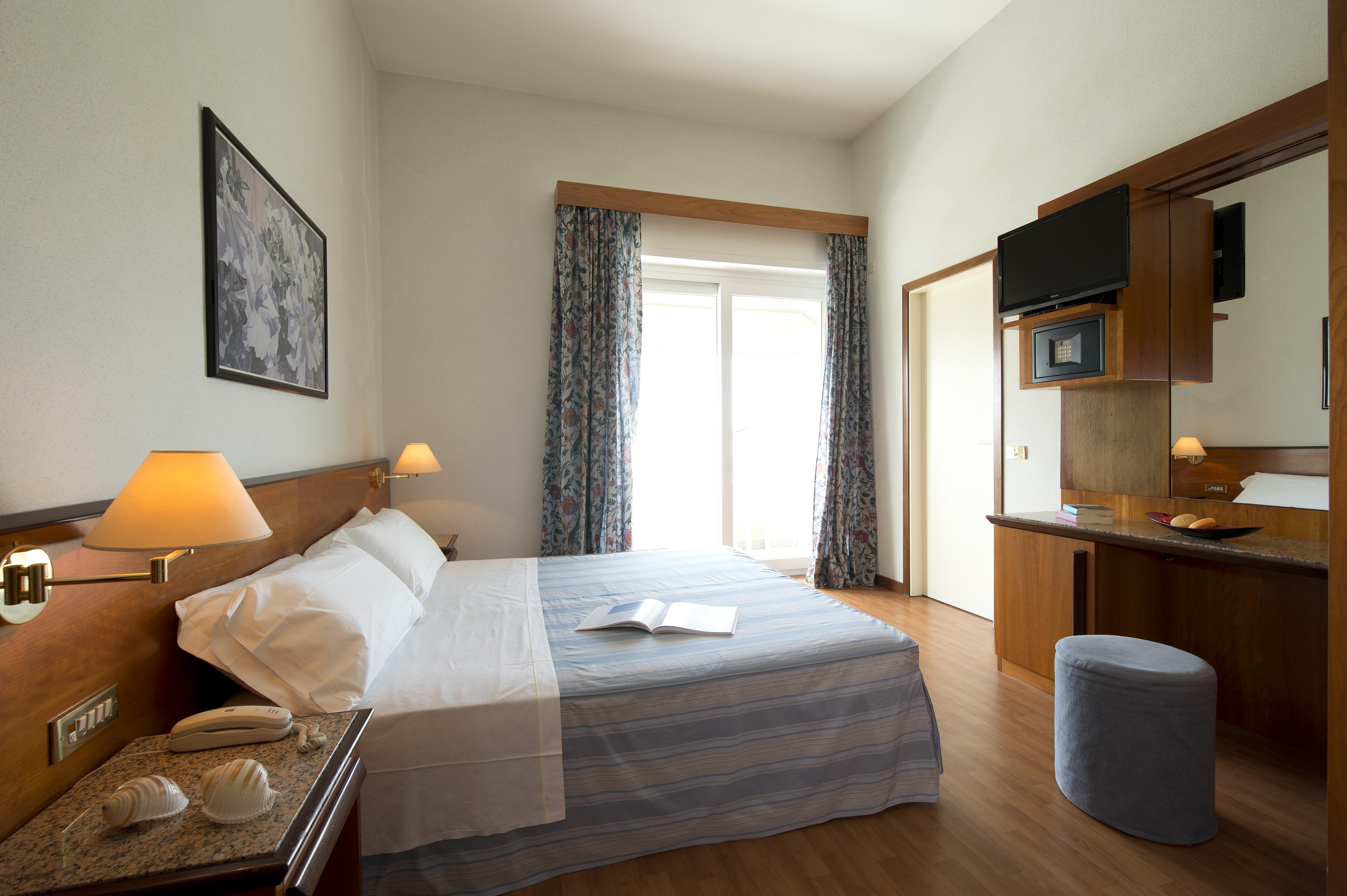 Hotel Giulia Лидо Ди Камайоре Екстериор снимка