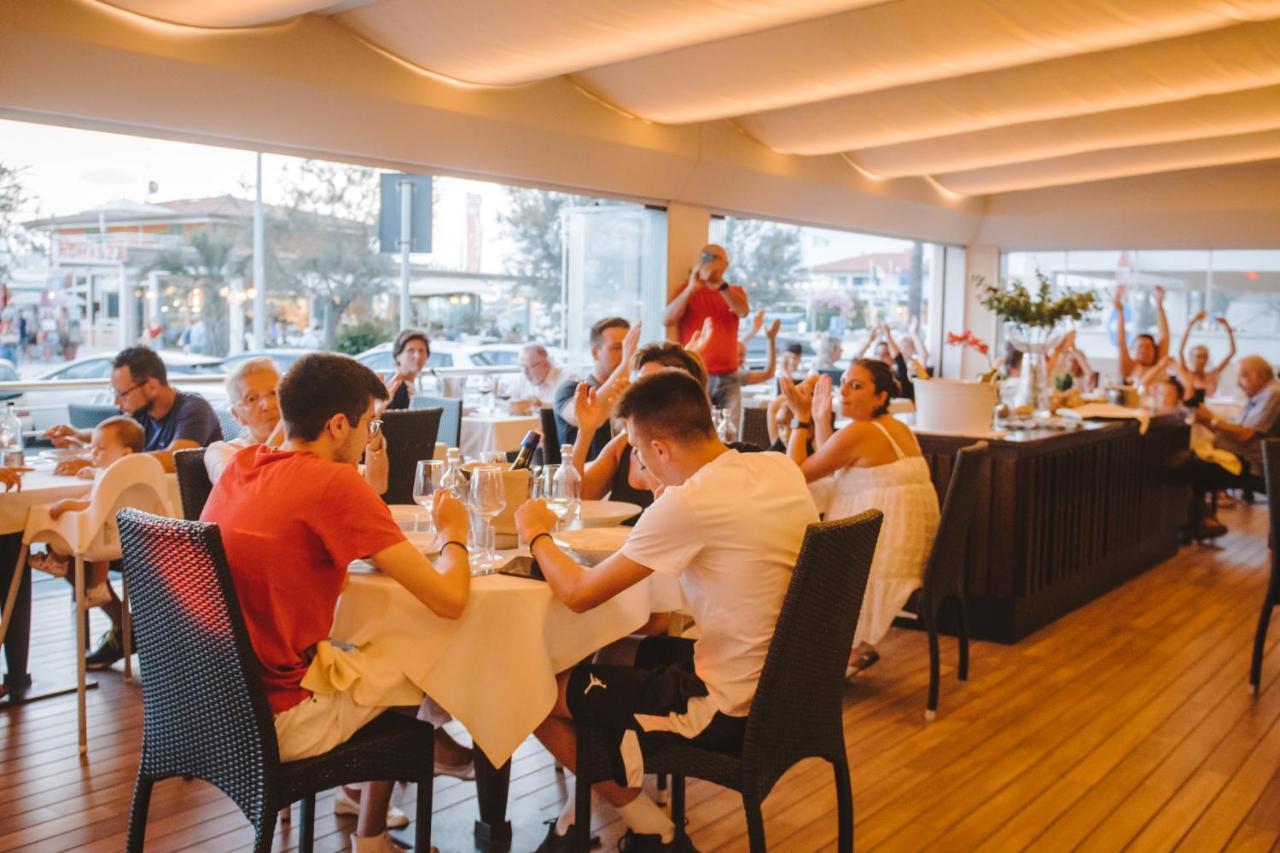Hotel Giulia Лидо Ди Камайоре Екстериор снимка