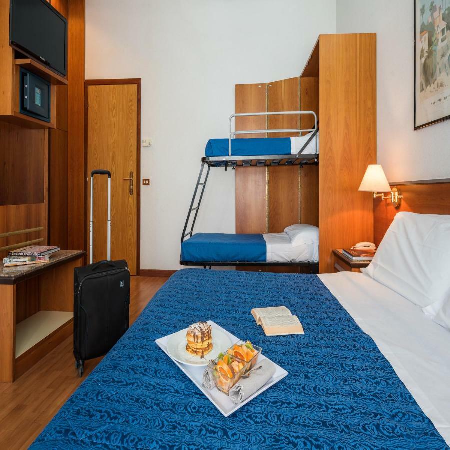 Hotel Giulia Лидо Ди Камайоре Екстериор снимка